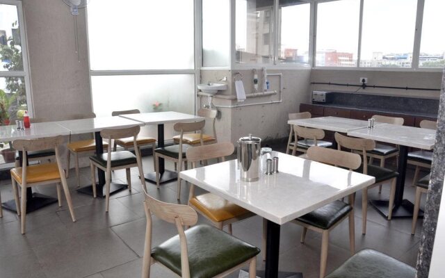 FabHotel Brook Elan Viman Nagar