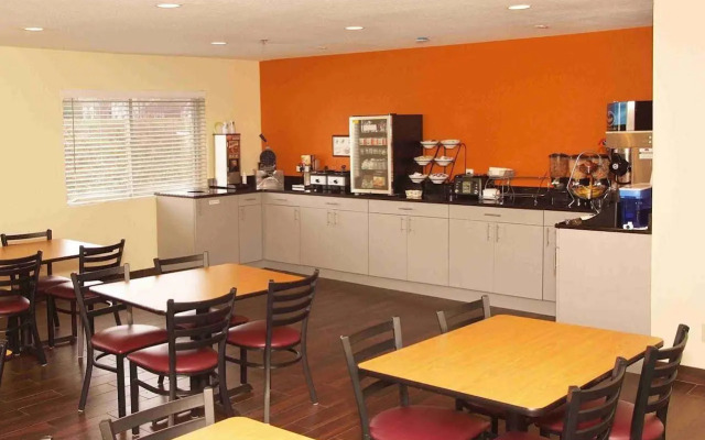 Red Roof Inn Osage Beach