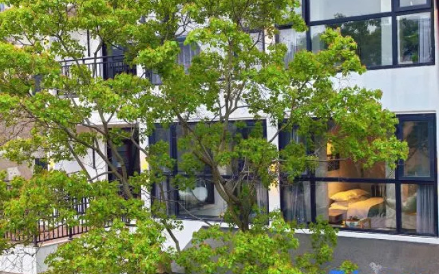 Eight or nine residential rooms in East Lake – Exterior – Wuhan