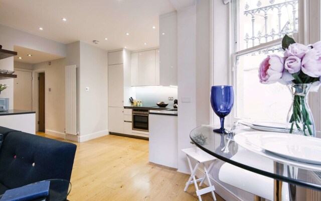 Bright Earls Court Square Apartment - WSN