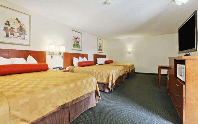 Travelodge Inn & Suites by Wyndham Anaheim on Disneyland Dr