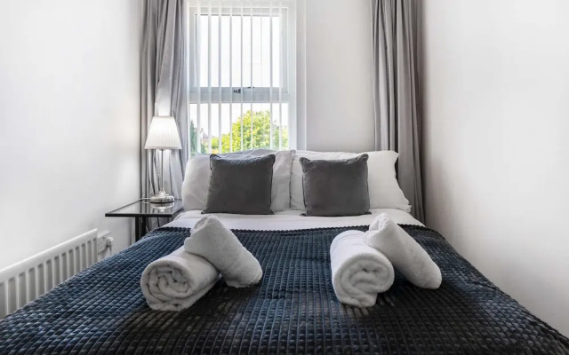 Comfy 3bed House-parking-garden
