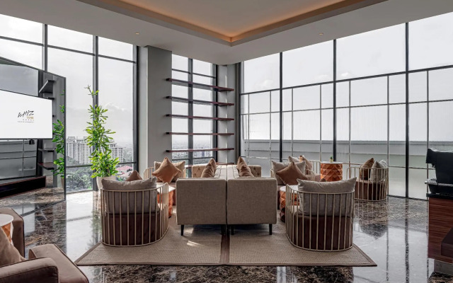 Whiz Luxe Hotel Spazio Surabaya