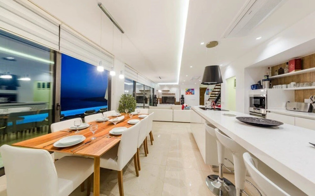 Villa Ausoleil by Akdenizvillam