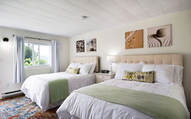 Friars Bay Inn & Cottages