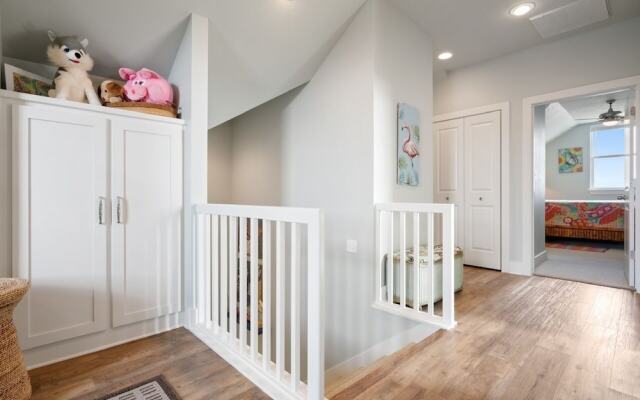 #justawavin' 3 Bedroom Home by RedAwning