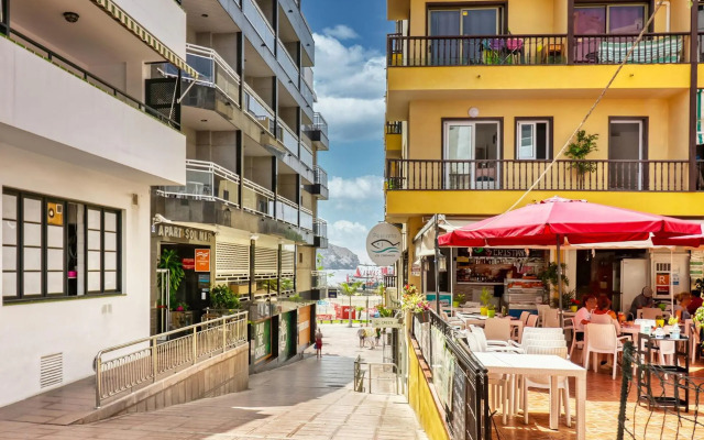 Cozy 3-bedrooms flat, main square and beachfront