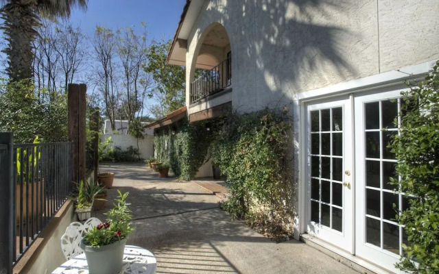 The Lakehouse Bed & Breakfast