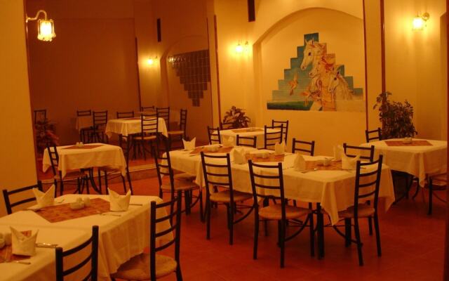 Golden Rose Hotel