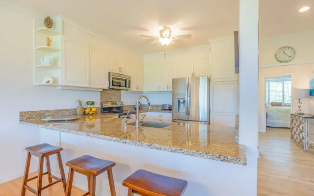 Hale Emmalani #311 2 Bedroom Condo by RedAwning