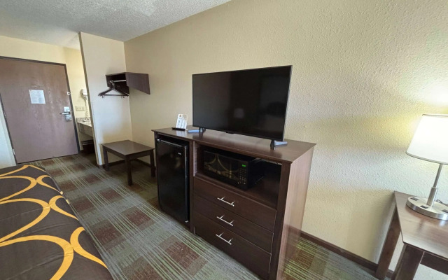 Super 8 by Wyndham Lincoln