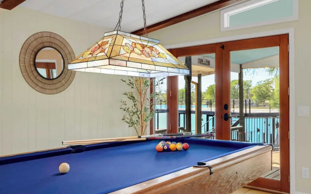 Beautiful and Relaxing Lakefront Getaway