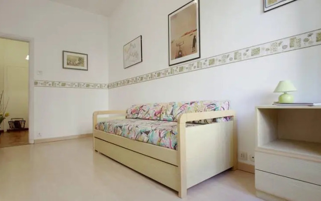 Green Hill Over Trastevere