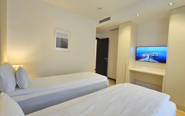 Royalis Suites