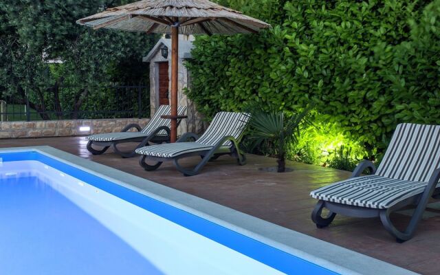 Beautiful Holiday Home in Kaštel Novi With Private Pool
