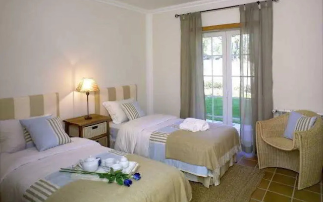 Praia Del Rey Residence
