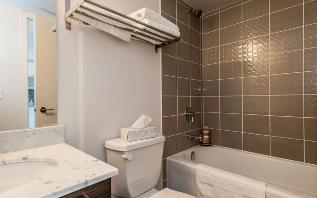 Life Suites Soho 2 Bed - 2 Bath CN Tower View
