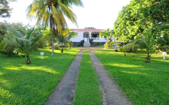 Studio in Baie Mahault, With Private Pool, Enclosed Garden and Wifi - 15 km From the Beach