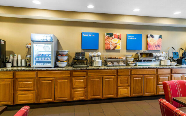 Comfort Inn & Suites North Hays Area