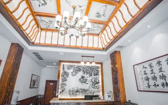 Ruihua Hotel (Zhenjiangge Branch, Zhenyuan Ancient Town)