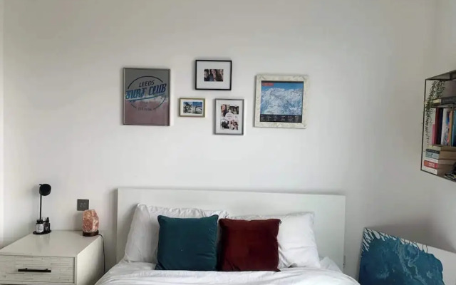 Stylish 2BD Flat With Private Balcony - Battersea