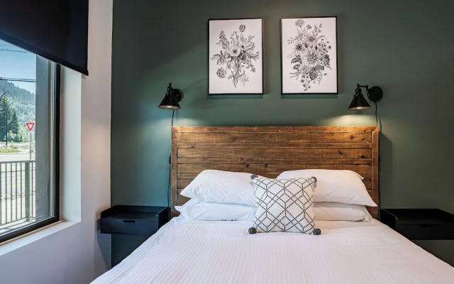 Rustic Retreat by Revelstoke Vacations