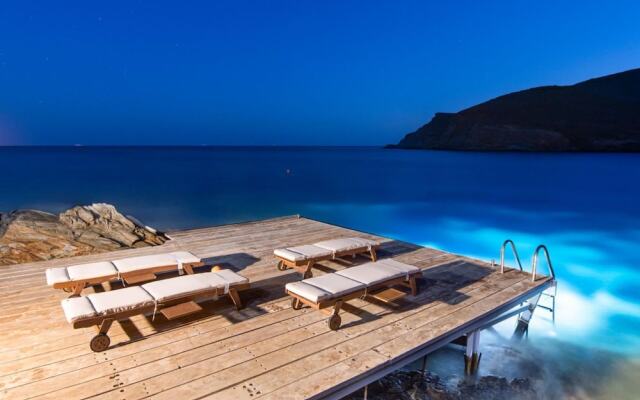 Inviting 8-bed Villa in Ermoupoli - Villa Blueros