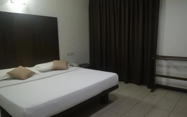Crystal Lodge – Guest Rooms – Kota Bharu