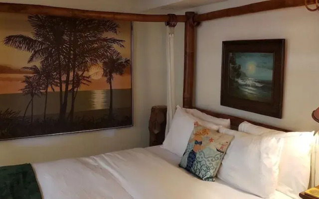 Kaleialoha #115 1 Bedroom 1 Bathroom Condo by Redawning