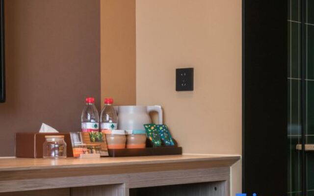 Orange Hotel (Shanghai North Bund Bauhinia Square)