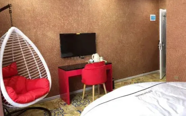 Tianyue Theme Hotel (Daozhou North Road Wanhe Century City)