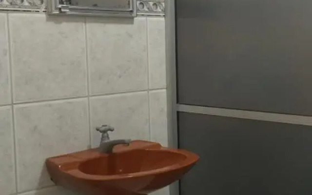 Casa 02 dorm na Rua Salmao