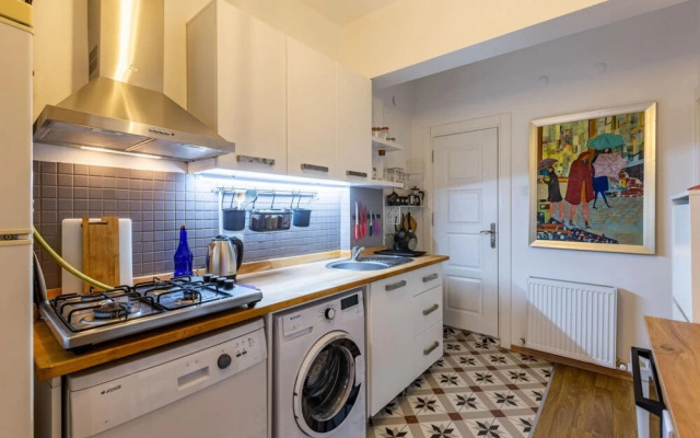 Vibrant Flat in Cihangir With Central Location