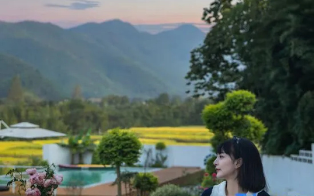Anji Chunxi HUSH · Mountain Retreat, Flower Sea Countryside Family Pool & Rafting Holiday Stay – People – Huzhou