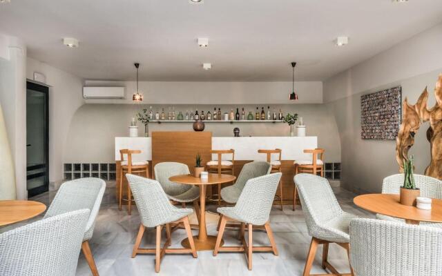 Avra City Boutique Hotel