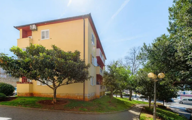 Pretty Apartment Near Golf Course