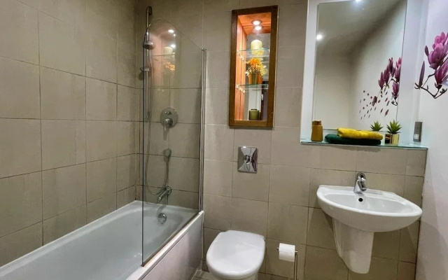Modern 1BR City Centre Apartment