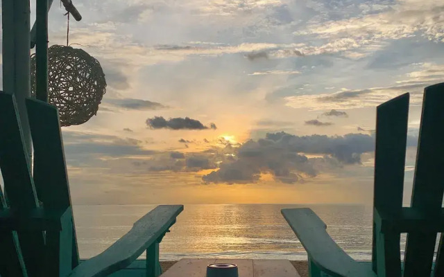 Ozone Beach House & Rooms