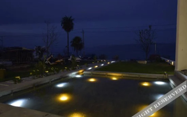 Yinhua Lake View Garden Hotel