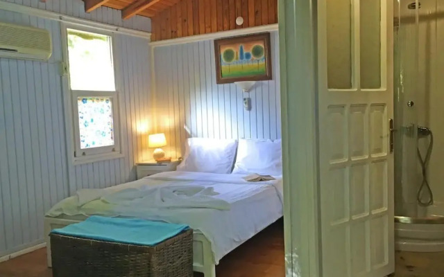 Paradise Hotel & Cafe & Restaurant