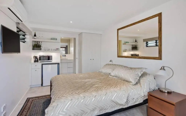 Woolloongabba, comfortable, modern, private studio