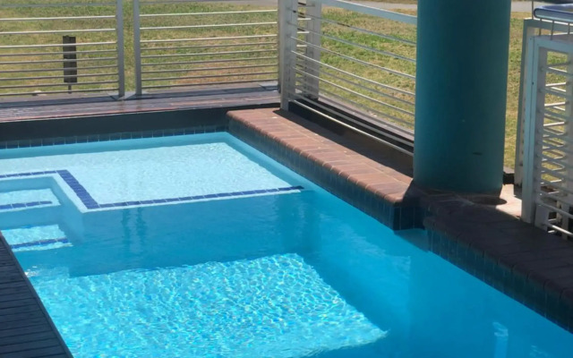 Quayside Waterfront Apartment