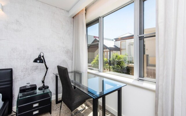Modern 1 Bedroom Apartment With Rooftop Terrace