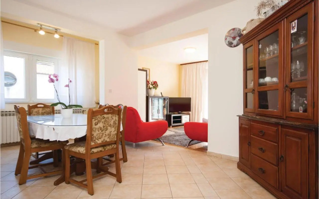 Three-Bedroom Apartment in Brodarica