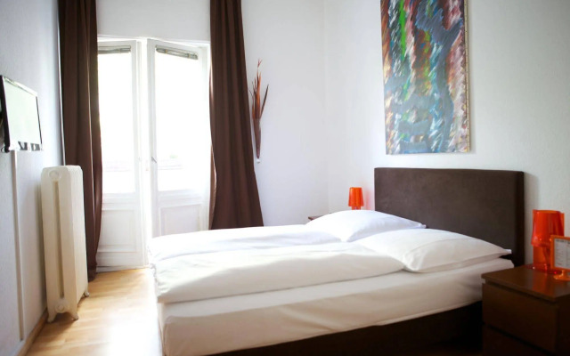 Tom's Hotel