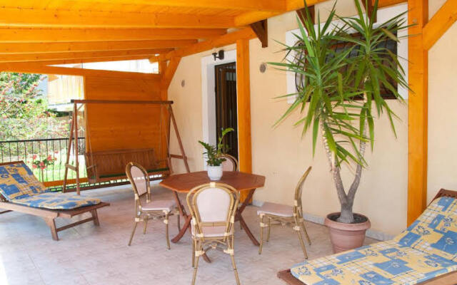 Apartments Yowan