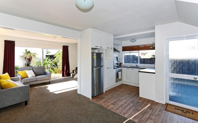 Sunny Christchurch Townhouse
