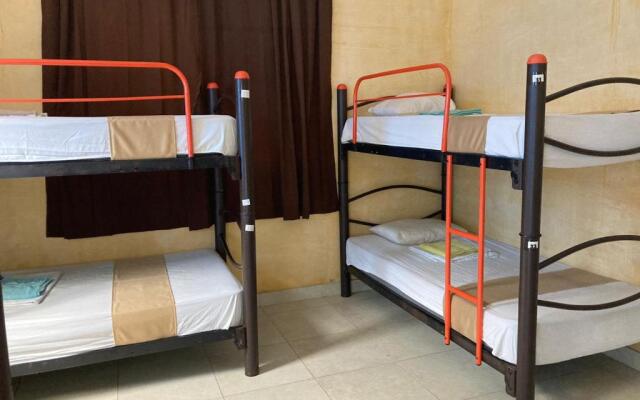Hostal La Ermita - Hostel