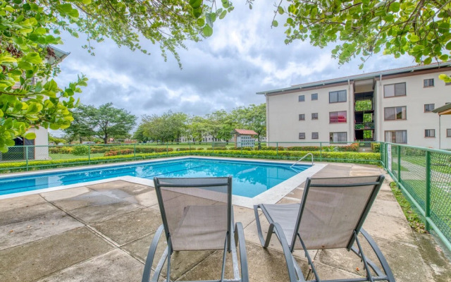Golden Getaway Apartments