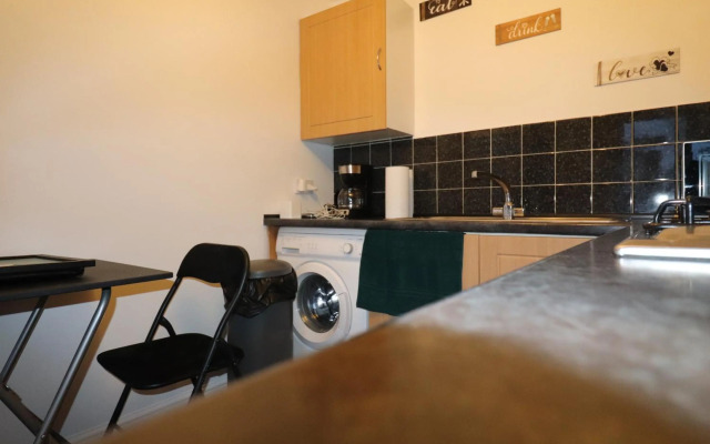 Large Studio Flat - Dartford Town Centre